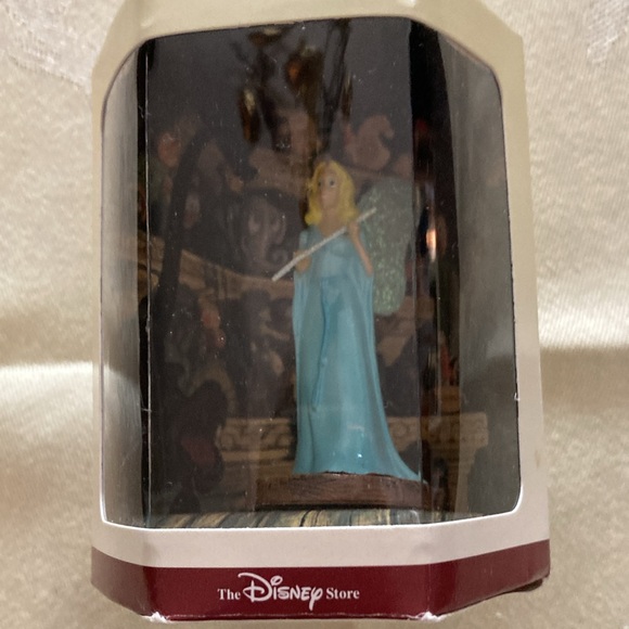 Disney Tiny Kingdom Miniatures Lot of 6 - Picture 4 of 7